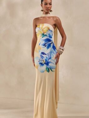 BROOKE | LEMON AND BLUE FLORAL PRINT
BANDEAU MAXI DRESS WITH SCARF Club L London